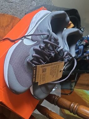 Nike Women's Athletic Shoes Gray and White